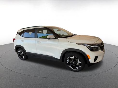 Used 2025 Kia Seltos S FWD image 2