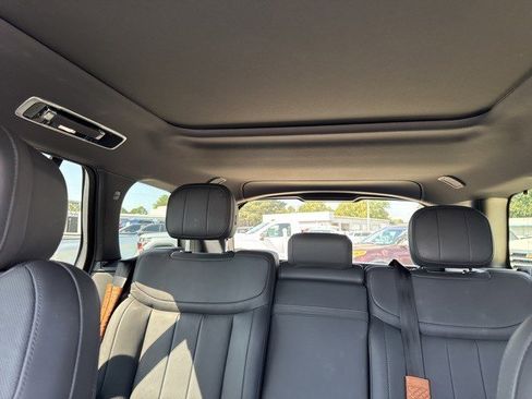 Used 2023 Land Rover Range Rover SE image 9