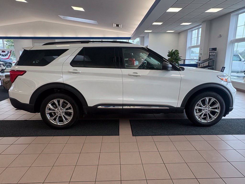 Used 2024 Ford Explorer XLT w/ Equipment Group 202A AWD/4WD image 4