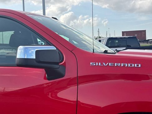 Used 2022 Chevrolet Silverado 1500 LT AWD/4WD image 9
