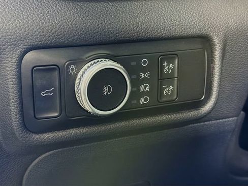 Used 2023 Ford Explorer XLT w/ Equipment Group 202A AWD/4WD image 15