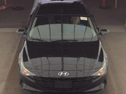Used 2021 Hyundai Elantra SE FWD image 3