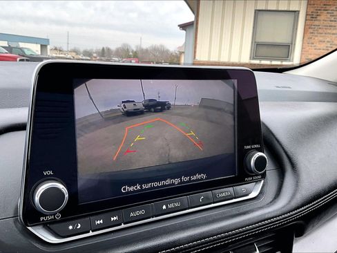 Used 2024 Nissan Rogue SV image 30