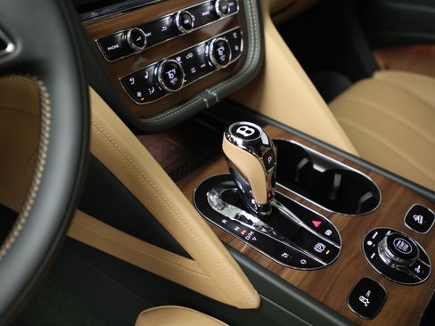 New 2025 Bentley Bentayga image 33