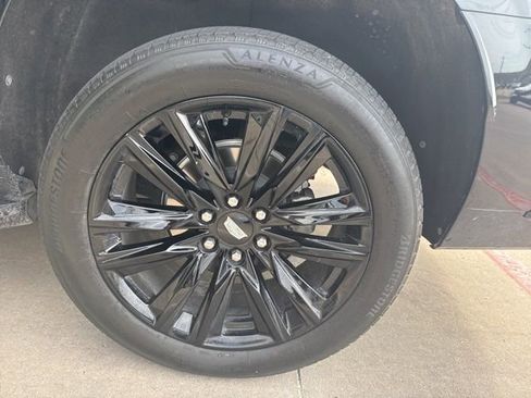 Used 2023 Cadillac Escalade Premium Luxury AWD/4WD image 6