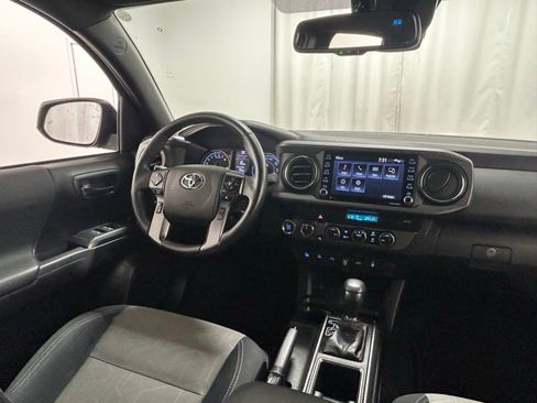 Used 2021 Toyota Tacoma TRD Off-Road w/ Technology Package AWD/4WD image 11