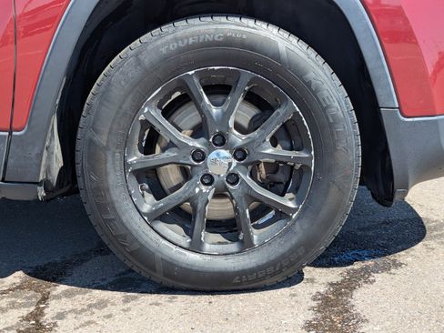 Used 2017 Jeep Cherokee Sport w/ Cold Weather Group AWD/4WD image 45