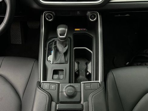 Used 2025 Toyota Grand Highlander FWD image 16