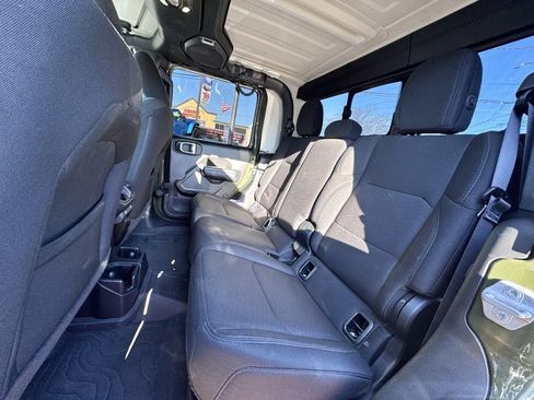 Certified 2022 Jeep Gladiator Willys image 16