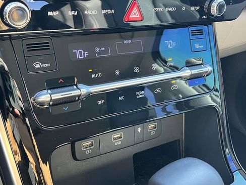 Used 2024 Kia Carnival EX image 25