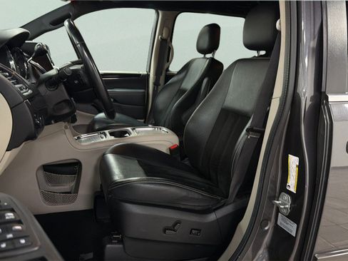 Used 2017 Dodge Grand Caravan SXT FWD image 16