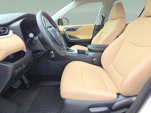 Certified 2025 Toyota RAV4 LE FWD image 10