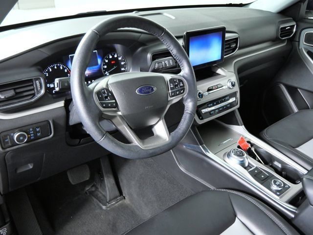 Certified 2023 Ford Explorer XLT w/ Equipment Group 202A AWD/4WD image 3