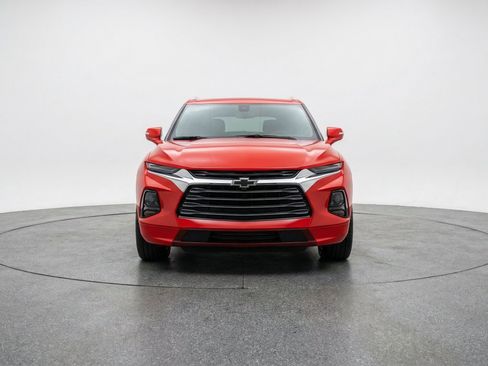 Used 2025 Chevrolet Blazer LT FWD image 2