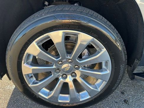 Used 2021 Chevrolet Tahoe Premier w/ Premium Package RWD image 10