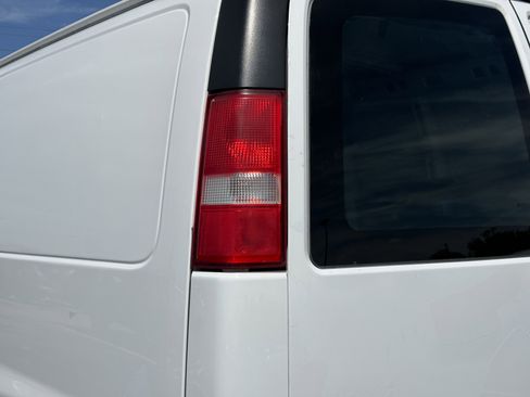 Used 2021 GMC Savana 2500 w/ Driver Convenience Package RWD image 8