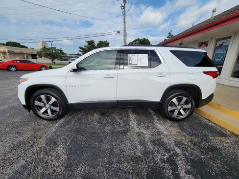 Used 2020 Chevrolet Traverse LT w/ LT Premium Package AWD/4WD image 16