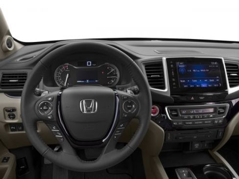 Used 2017 Honda Pilot Touring image 7