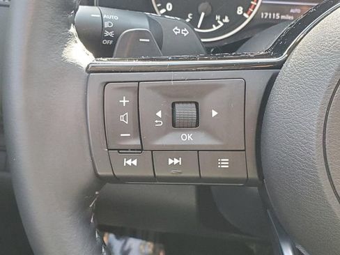 Certified 2025 Nissan Pathfinder SL image 18