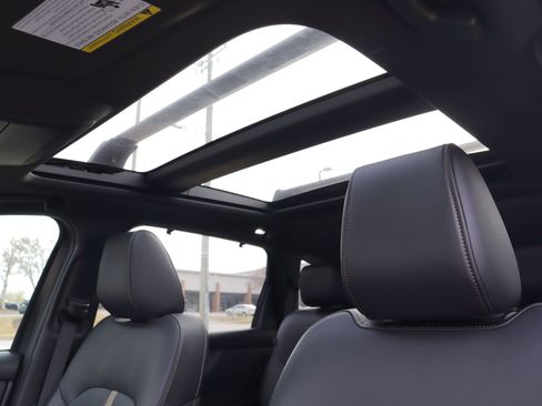 Certified 2025 MAZDA CX-70 3.3 Turbo w/ Premium Plus Pkg image 7