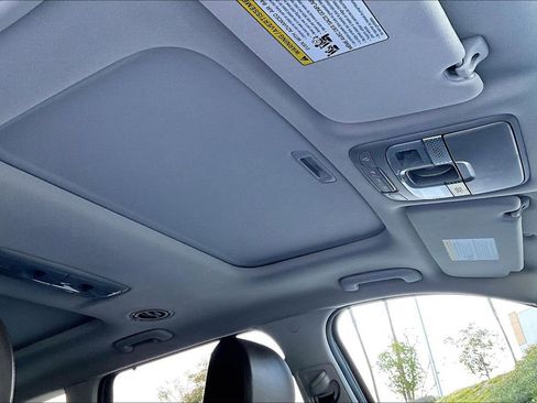 Certified 2022 Kia Telluride SX w/ Towing Package image 12