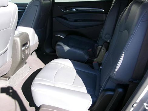 Used 2024 Buick Enclave Premium image 9