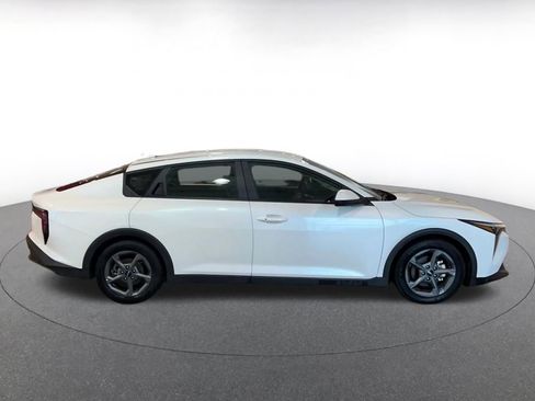 Used 2025 Kia K4 LXS image 16