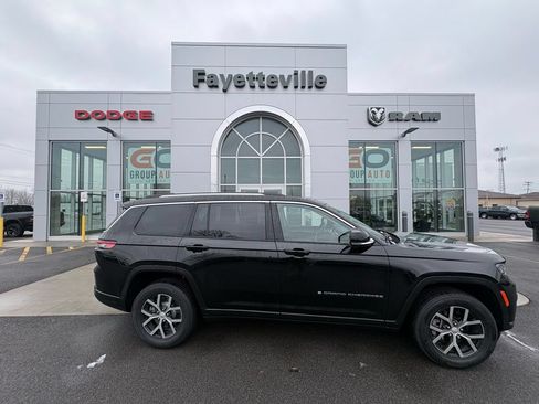 Used 2023 Jeep Grand Cherokee L Limited AWD/4WD image 3