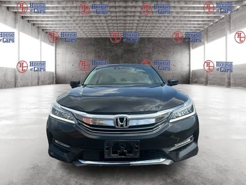Used 2017 Honda Accord Touring image 2