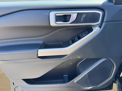 Used 2022 Ford Explorer XLT w/ Equipment Group 202A image 14