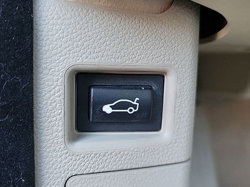 Used 2011 BMW 335i Convertible image 30