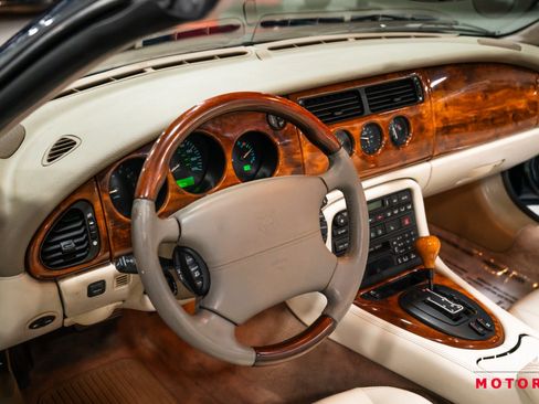 Used 2002 Jaguar XK8 Convertible RWD image 19
