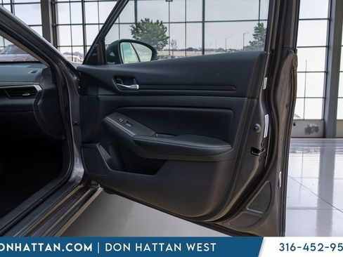 Used 2025 Nissan Altima 2.5 SV FWD image 28