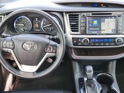 Used 2016 Toyota Highlander XLE image 29