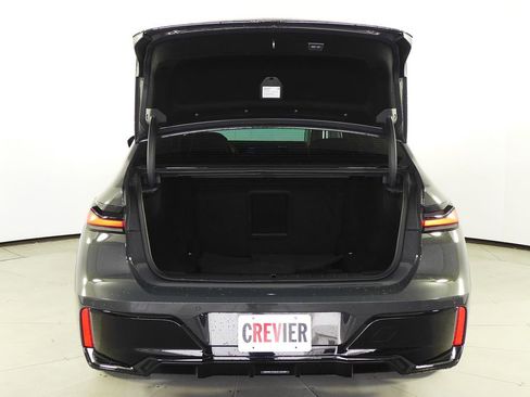 Used 2023 BMW 740i w/ Parking Assistance Package image 10