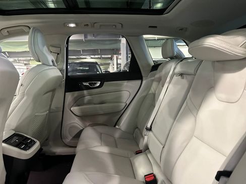 Certified 2025 Volvo XC60 B5 Ultra AWD/4WD image 23