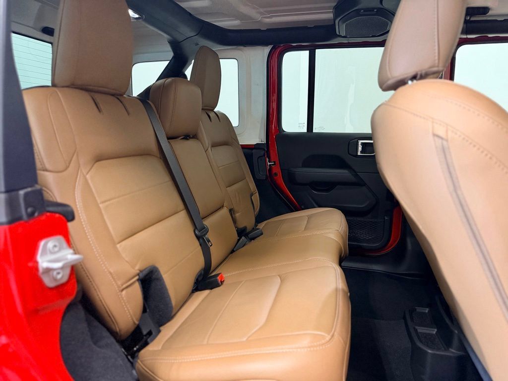 Used 2021 Jeep Wrangler Unlimited Sahara w/ Uconnect 4C Nav & Sound Group AWD/4WD image 22
