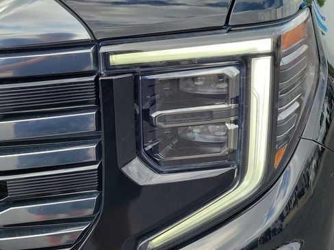 Certified 2022 GMC Sierra 1500 AT4 w/ Sierra Safety Plus Package AWD/4WD image 10