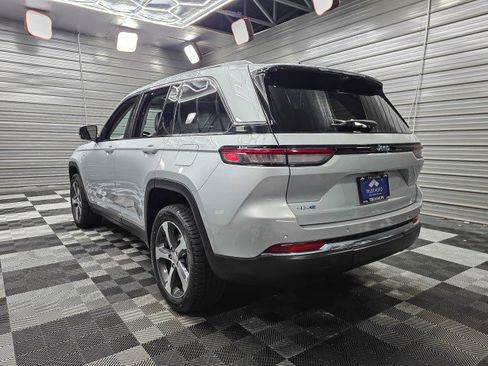 Used 2022 Jeep Grand Cherokee Limited 4xe w/ Luxury Tech Group II AWD/4WD image 8