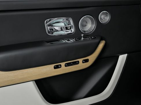 Used 2019 Rolls-Royce Cullinan image 18