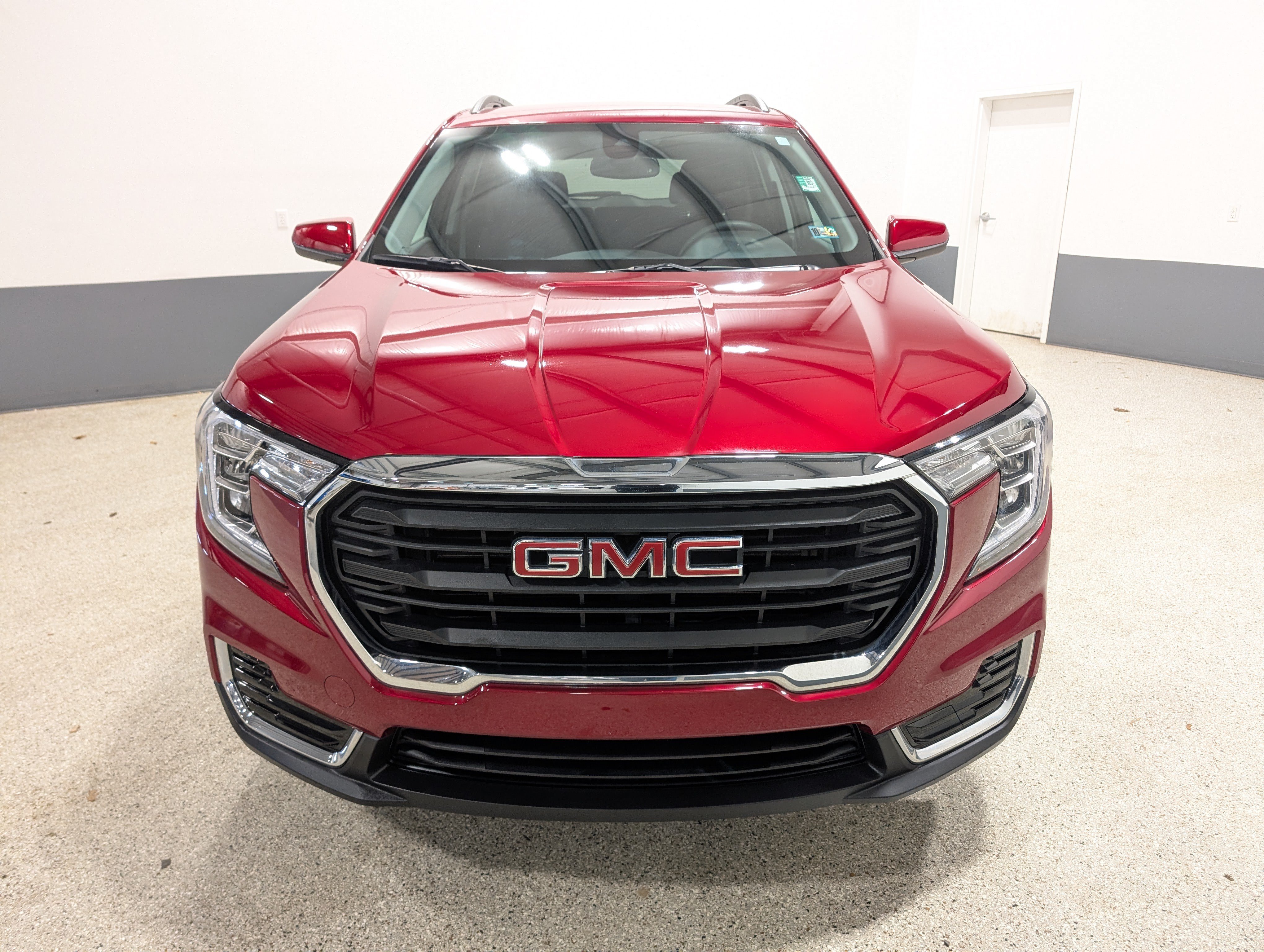Used 2024 GMC Terrain SLE w/ Driver Convenience Package AWD/4WD image 8