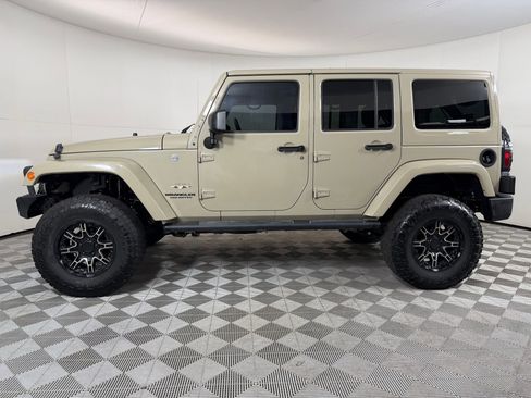 Used 2017 Jeep Wrangler Unlimited Sahara w/ Connectivity Group AWD/4WD image 2