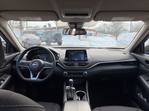 Used 2024 Nissan Altima 2.5 SV FWD image 16