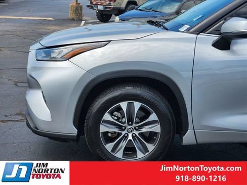 Used 2020 Toyota Highlander XLE FWD image 8