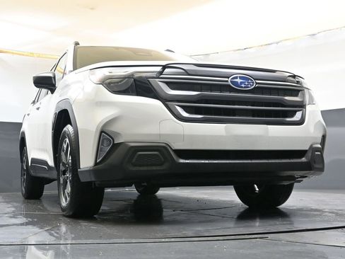 Certified 2025 Subaru Forester Premium AWD/4WD image 36