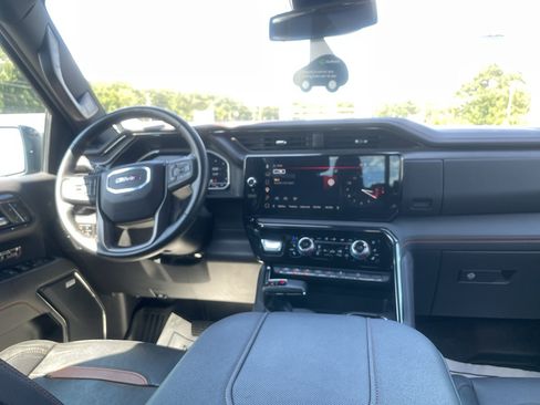 Certified 2023 GMC Sierra 1500 AT4 w/ AT4 Preferred Package AWD/4WD image 17