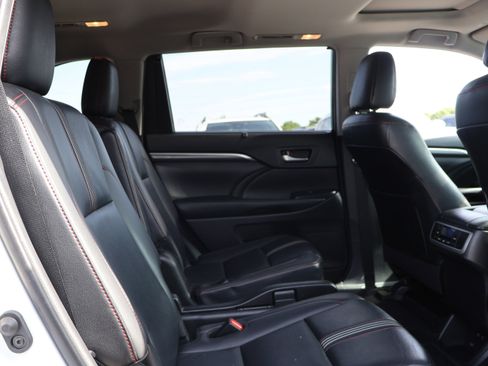 Used 2019 Toyota Highlander SE w/ Protection Package #3 AWD/4WD image 12