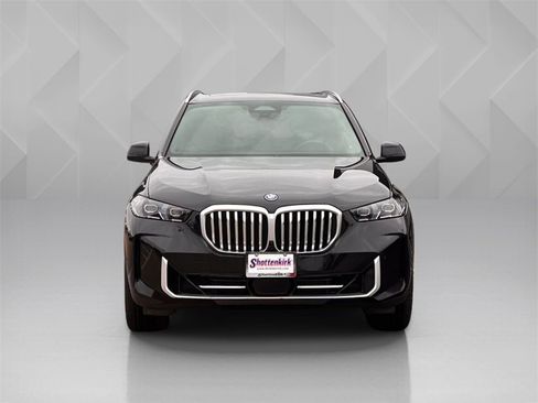 Used 2024 BMW X5 xDrive50e image 2