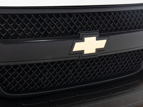 Used 2018 Chevrolet Express 3500 Extended w/ Driver Convenience Package image 17