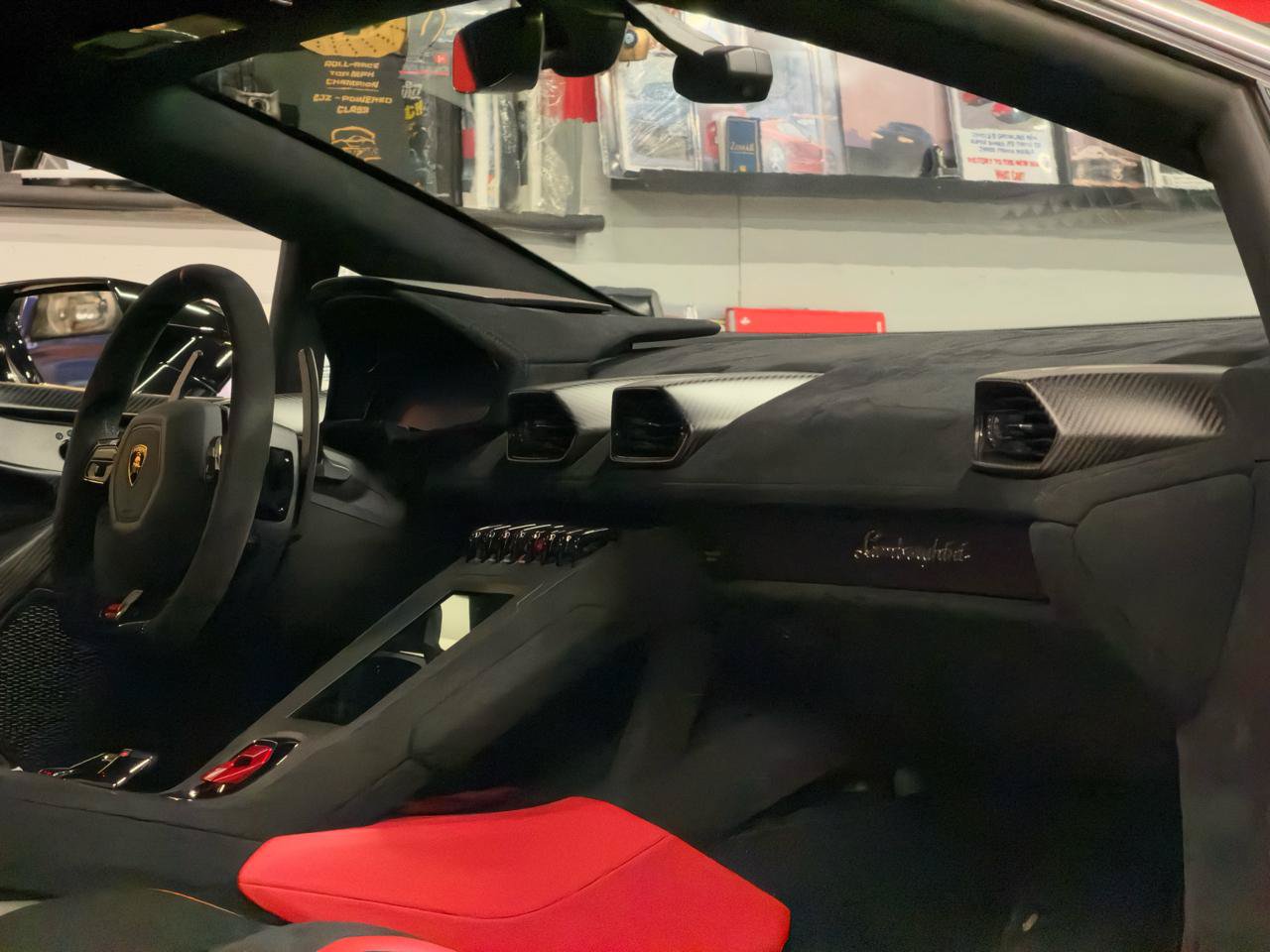 Used 2022 Lamborghini Huracan STO RWD image 25